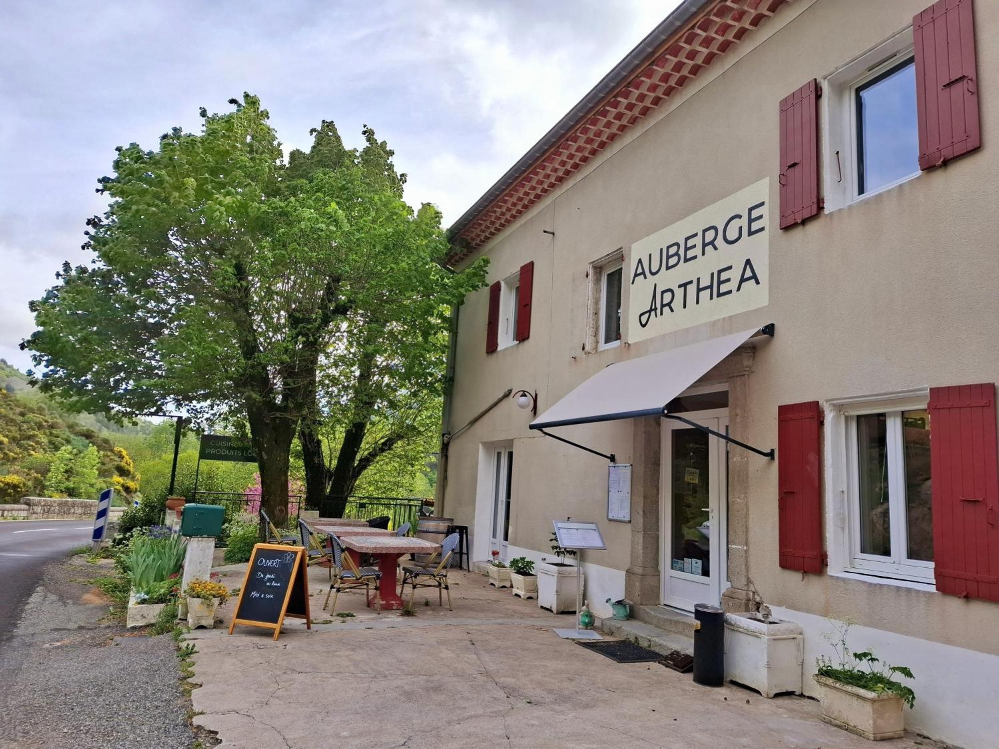 Arthea Hotel